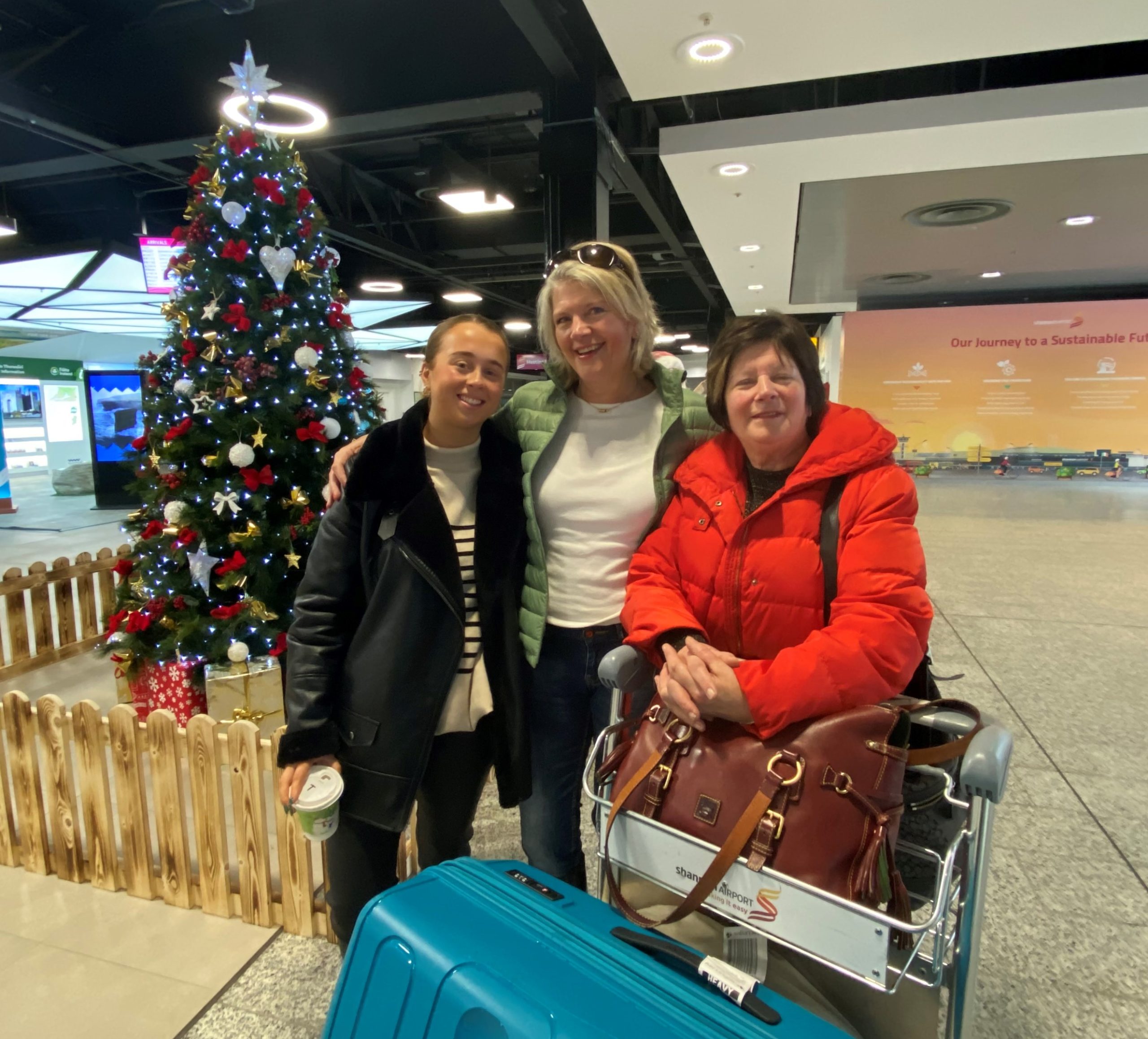 Shannon Airport Expects To Welcome 75 000 Passengers From Now Through   PassengersHomeForXMas ShannonAiport  Scaled 